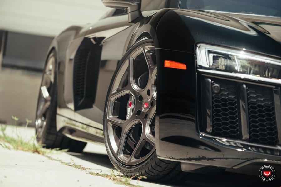 Детали экстерьера Audi R8 on Vossen Wheels (CG-205) 2016 года  (фото 9 из 16)